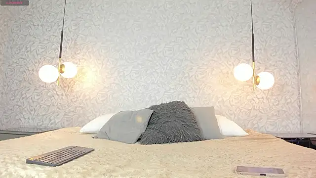 leigh-angels online show from March 19, 10:10 pm