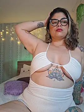 Snapshot of Juliietha_servas chatting on May 28, 11:32 pm Juliietha servas online show from May 28, 11:32 pm