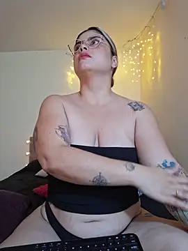 Juliietha servas online show from February 8, 11:24 pm