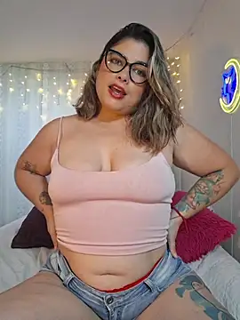 Snapshot of Juliietha_servas chatting on May 23, 9:03 pm Juliietha servas online show from May 23, 9:03 pm
