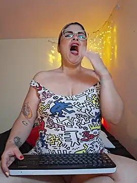 Juliietha servas online show from January 14, 1:42 am