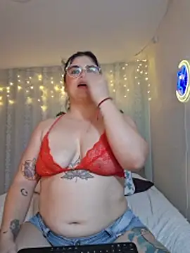 Snapshot of Juliietha_servas chatting on May 18, 4:07 am Juliietha servas online show from May 18, 4:07 am