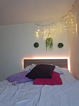 Juliietha servas online show from December 17, 10:59 pm