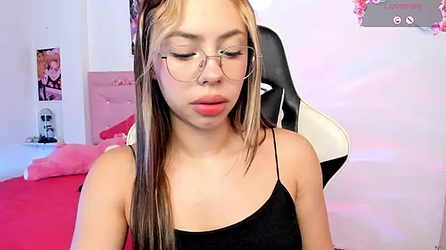 Snapshot of little_jade chatting on November 19, 7:25 pm little jade online show from November 19, 7:25 pm