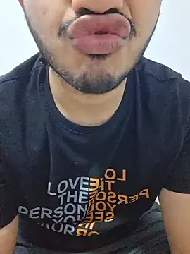 Snapshot of alesssterling chatting on March 6, 6:41 am alesssterling online show from March 6, 6:41 am