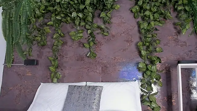 emily hunter12 online show from April 13, 11:58 am