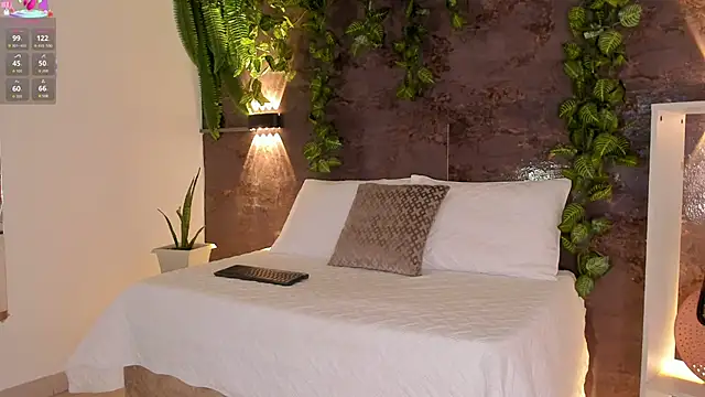 emily hunter12 online show from March 16, 12:42 pm