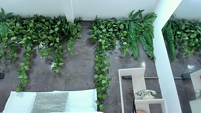 Snapshot of emily_hunter12 chatting on May 2, 1:49 pm emily hunter12 online show from May 2, 1:49 pm