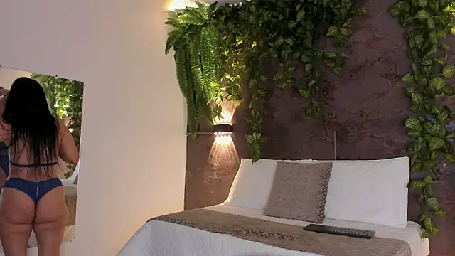 emily hunter12 online show from April 18, 1:35 pm