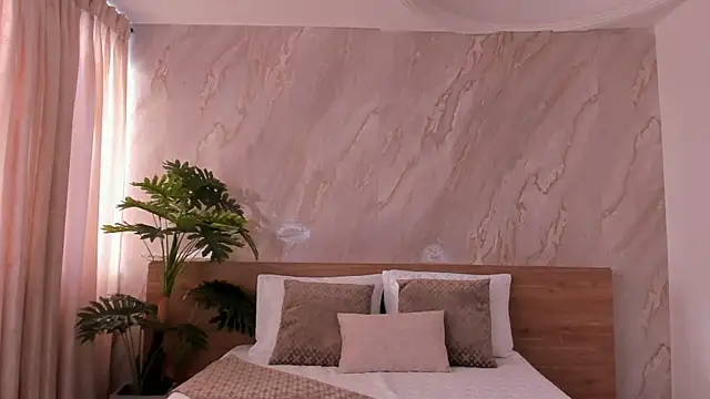 emily hunter12 online show from December 15, 12:55 pm