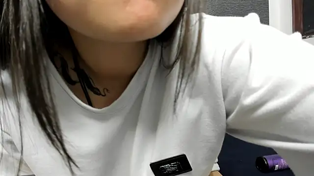 Snapshot of cami-01 chatting on February 24, 11:52 pm cami-01 online show from February 24, 11:52 pm