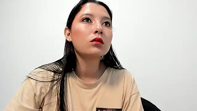 Snapshot of cami-01 chatting on November 13, 8:35 pm cami-01 online show from November 13, 8:35 pm