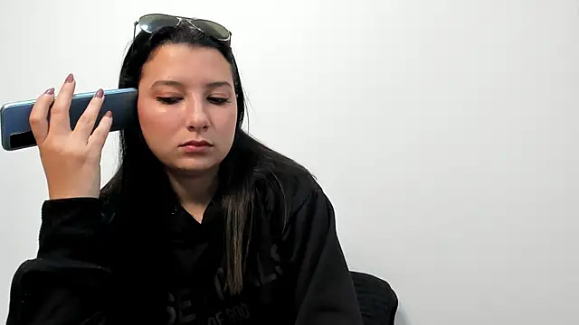 Snapshot of cami-01 chatting on October 23, 8:40 pm cami-01 online show from October 23, 8:40 pm