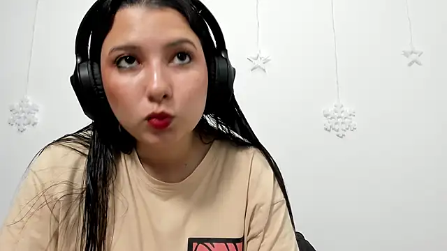 cami-01 online show from December 15, 8:25 pm