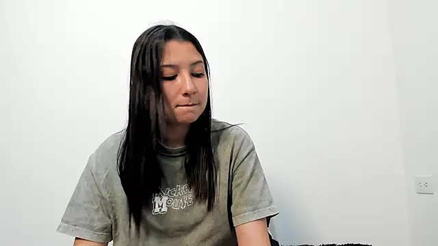 Snapshot of cami-01 chatting on October 1, 8:13 pm cami-01 online show from October 1, 8:13 pm