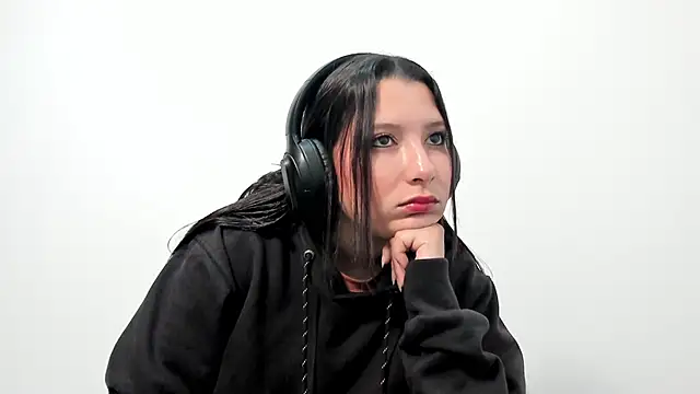 Snapshot of cami-01 chatting on October 12, 2:07 pm cami-01 online show from October 12, 2:07 pm