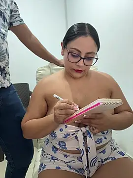 Snapshot of Sol_biglips chatting on June 7, 7:30 pm Sol biglips online show from June 7, 7:30 pm