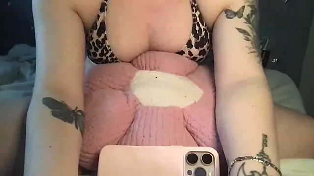 femmefatalebabe online show from March 29, 5:25 pm