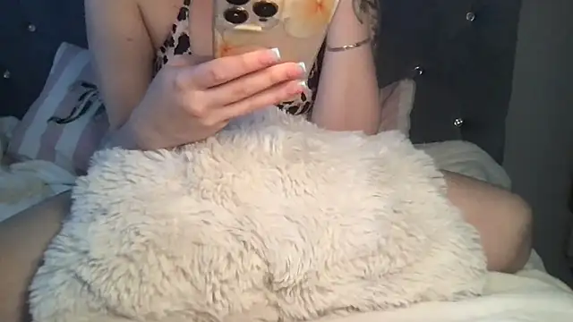 femmefatalebabe online show from April 7, 11:17 pm