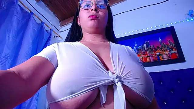 Snapshot of Naturalboobss chatting on March 6, 6:30 am Naturalboobss online show from March 6, 6:30 am