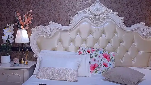 OliveWilson online show from December 19, 7:44 am