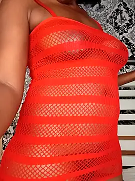 Snapshot of black_sexy_queen chatting on June 29, 9:47 pm black sexy queen online show from June 29, 9:47 pm