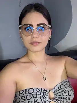 Snapshot of Azuna25 chatting on February 3, 8:47 pm Azuna25 online show from February 3, 8:47 pm