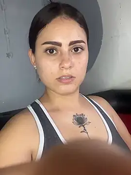 Snapshot of Azuna25 chatting on June 28, 1:01 am Azuna25 online show from June 28, 1:01 am