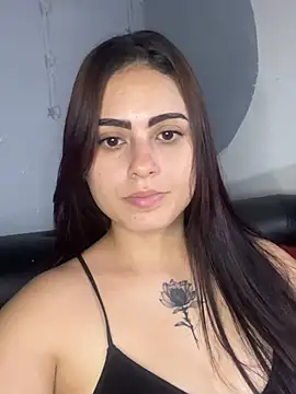 Snapshot of Azuna25 chatting on June 7, 1:00 am Azuna25 online show from June 7, 1:00 am