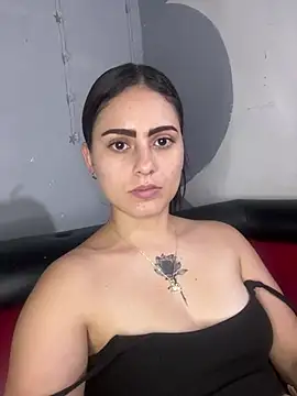 Snapshot of Azuna25 chatting on June 17, 12:21 am Azuna25 online show from June 17, 12:21 am