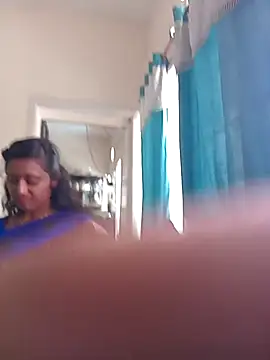 AUNTY1984 online show from May 7, 6:28 am