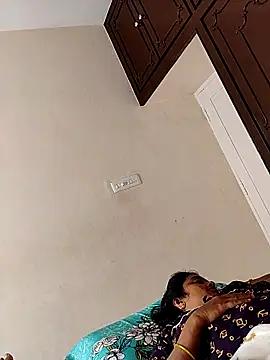 AUNTY1984 online show from September 16, 9:21 am