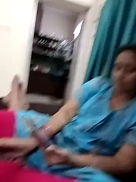 AUNTY1984 online show from May 1, 2:33 pm