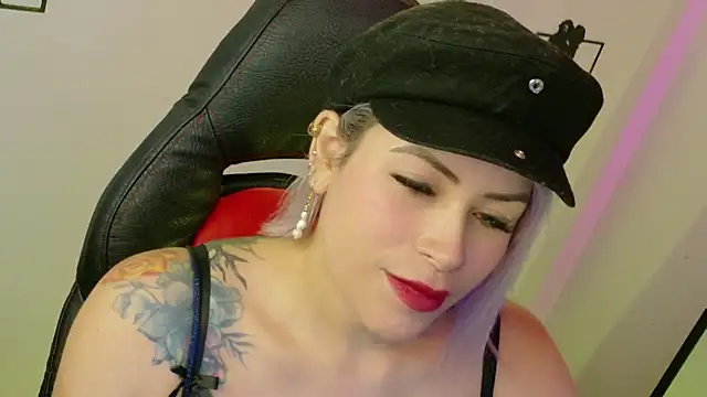 Natalia Montoya online show from April 7, 1:40 am