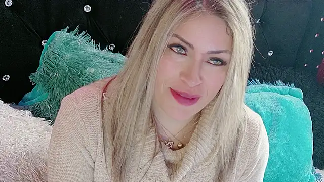 Natalia Montoya online show from December 15, 5:52 pm