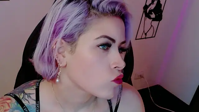 Natalia Montoya online show from March 4, 9:00 pm