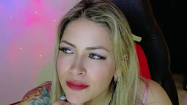 Natalia Montoya online show from November 26, 9:15 pm