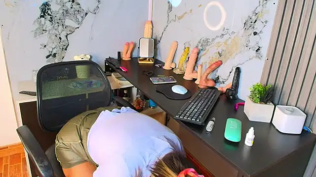 AlixLong online show from September 27, 10:10 am