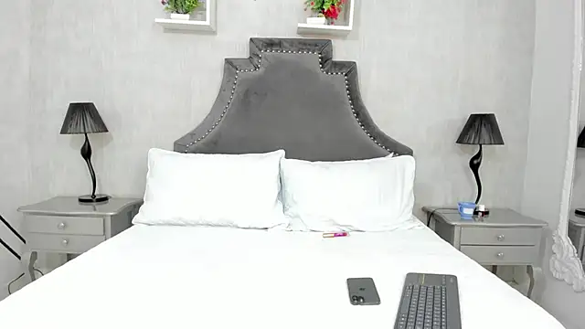 LaurenSnow online show from February 5, 3:31 pm