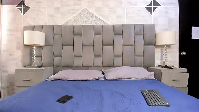 LaurenSnow online show from April 8, 3:35 pm