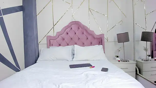 LaurenSnow online show from February 18, 6:37 pm