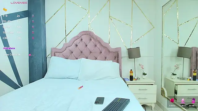 LaurenSnow online show from March 3, 3:11 pm