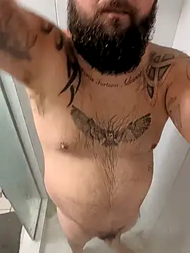 Snapshot of beardedbeasty86 chatting on November 12, 11:36 am beardedbeasty86 online show from November 12, 11:36 am