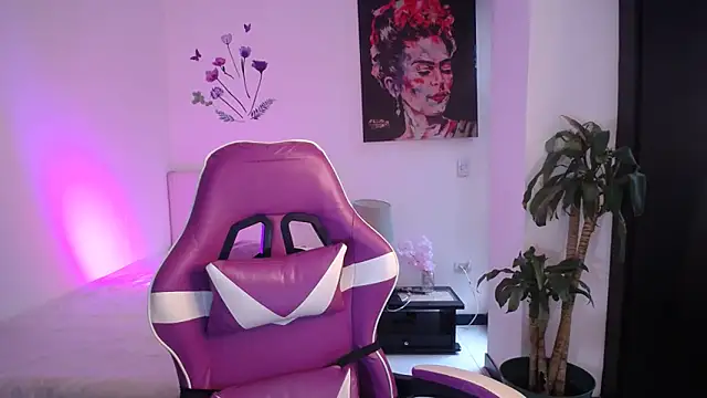 esmeraldaa230 online show from March 6, 7:42 pm