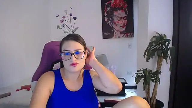 esmeraldaa230 online show from March 11, 7:41 pm