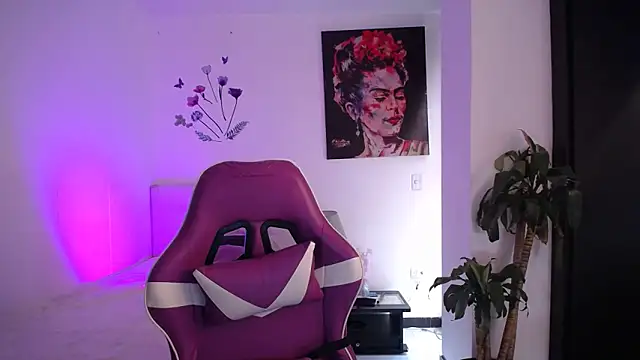 esmeraldaa230 online show from March 15, 6:59 pm