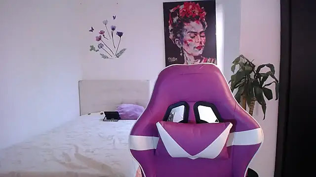 Snapshot of esmeraldaa230 chatting on March 3, 6:59 pm esmeraldaa230 online show from March 3, 6:59 pm