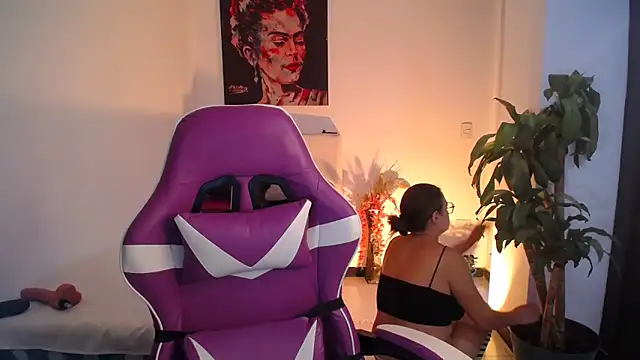 esmeraldaa230 online show from October 28, 8:19 pm