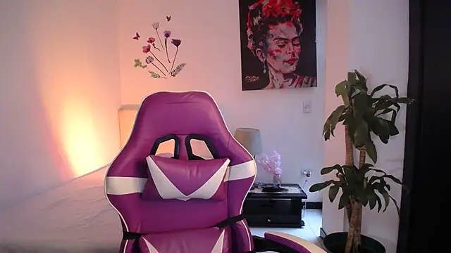 Snapshot of esmeraldaa230 chatting on February 22, 7:26 pm esmeraldaa230 online show from February 22, 7:26 pm