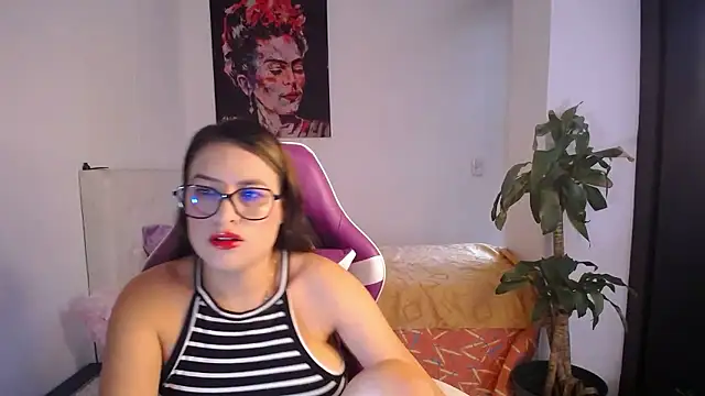 Snapshot of esmeraldaa230 chatting on January 8, 8:04 pm esmeraldaa230 online show from January 8, 8:04 pm